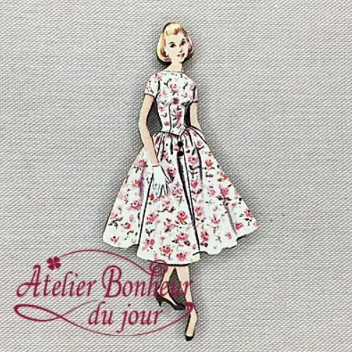 フランス製 木製ボタン　花柄のドレスの女性