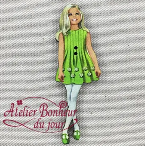 フランス製 木製ボタン　グリーンドレスの女の子